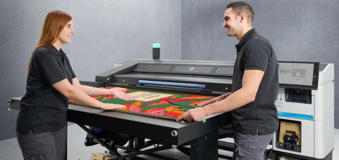 hp-latex-r530-en-printer-uendelige-muligheder-antalis